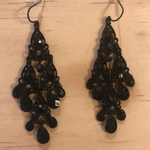 ✨3 for $10✨ Black dangle earrings